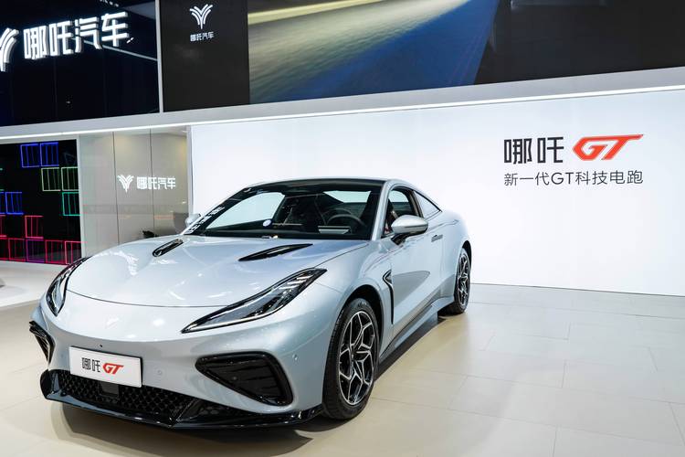 佛山222哪吒汽车在智能汽车领域的表现，领途汽车在新能源汽车市场中的影响力